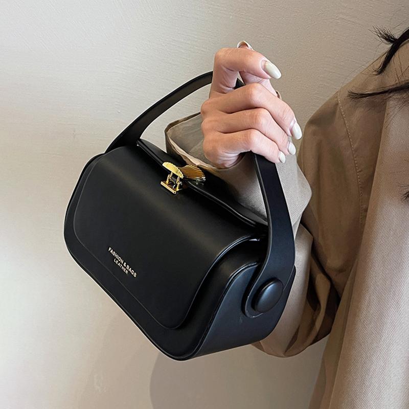 Classic Black Shoulder Bag Women's Versatile Retro Crossbody Square Bags 2026 New Large Capacity Textured Leather Flap Handbags
