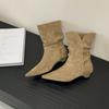 2025 Herbst neue Retro Low-Heel Maillard kurze Stiefel plissierte dünne spitze Pile-Stiefel Damen