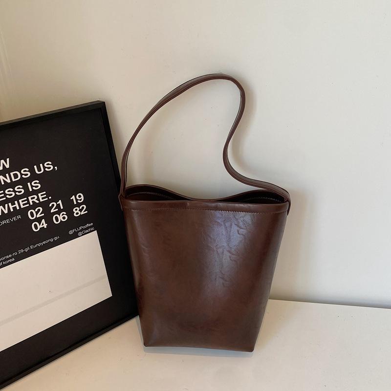 

2025 new autumn large-capacity tote bag fashion bucket bag shoulder women s bag foreign commuter handbag bag