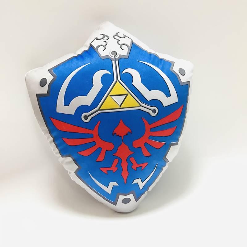 Morbido e Comodo Cuscino Peluche Cartone Animato di Zelda con Design dello Scudo Hylian