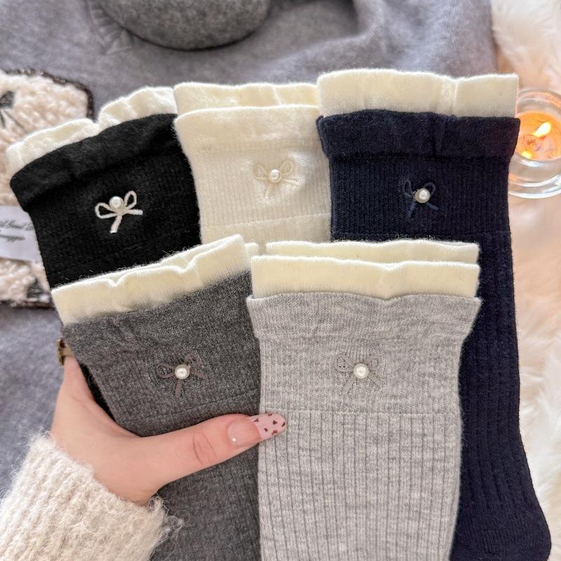 Fall/Winter Cashmere Socks for Ladies - Double Round Collar Contrasting Color Mid-Calf Socks with Pearl Butterfly Knot Embroidery and Layered Design