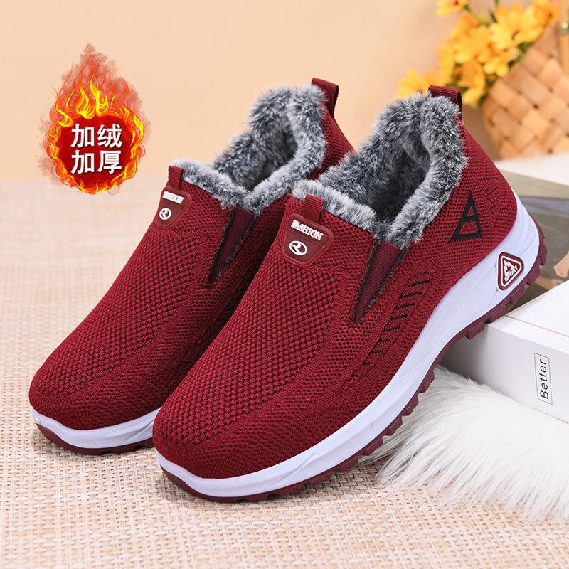 Women's cotton shoes cover their feet to keep warm in winter, new cloth shoes, women's cotton shoes are piled and thickened for leisure
