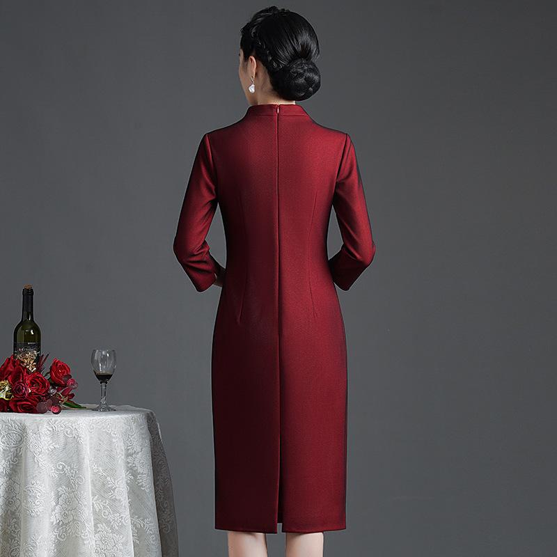 2023 Autumn Elegant Embroidered Qipao Dress for Middle-Aged and Elderly - Perfect for Weddings and Formal Events