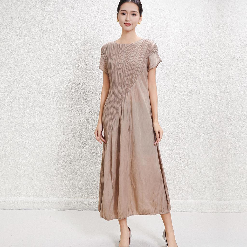 Miyake Summer Sleeveless Pleated A-Line Dress with a Waist-Cinching Round Neck Design