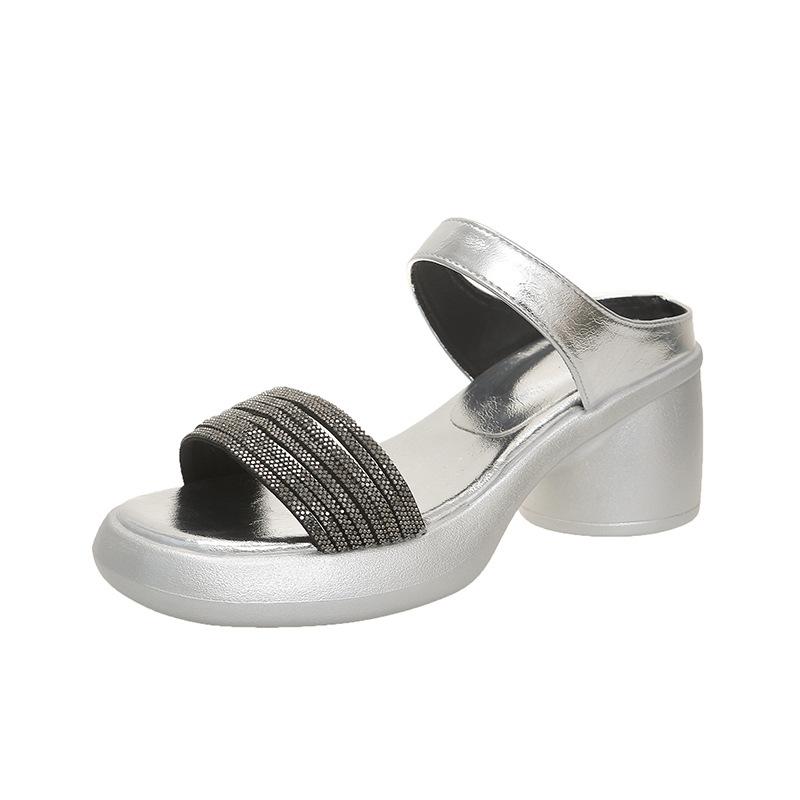 Stepping on shit feeling large size rhinestone slippers women's 2025 new summer wear cool slippers thick-soled high heels one-word drag