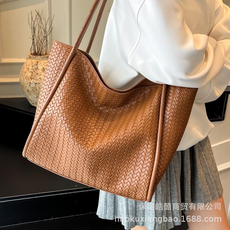 Tote bag women's large-capacity bag women's 2025 new high-end shoulder bag to work commuting versatile hand bag