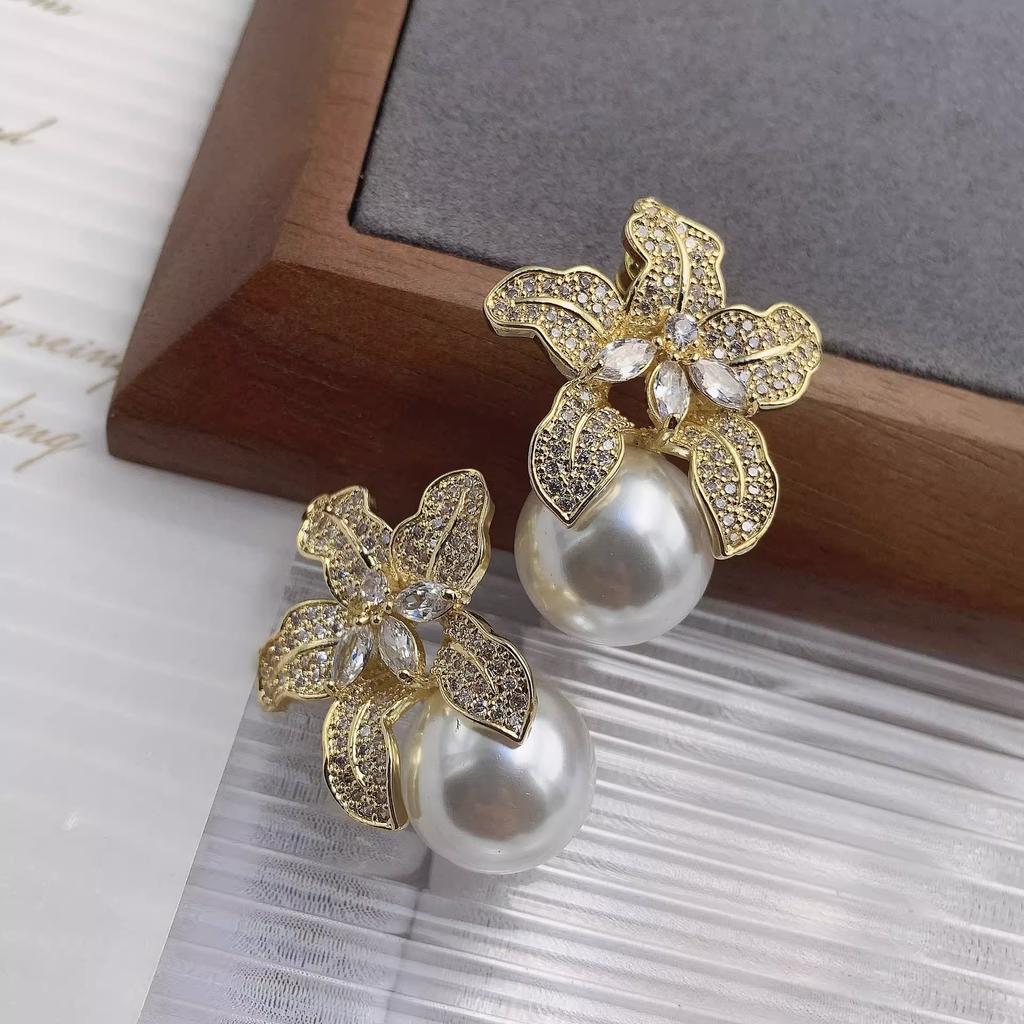 Temperament Flower Imitation Pearl Stud Earrings Women Luxury Inlaid Sparkling CZ Stone Fashion Wedding Bride Jewelry Wholesale