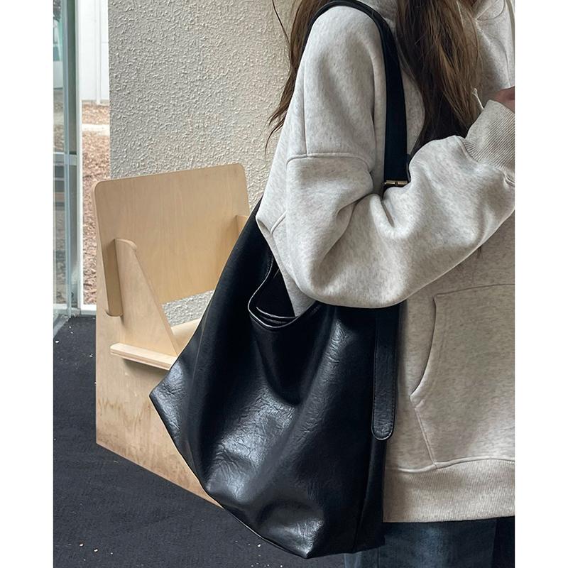 Large Capacity New Tote Bag Women Simplicity Soft Leather Shoulder Bags Lady Vintage Lightweight Commute Versatile Messenger Bag