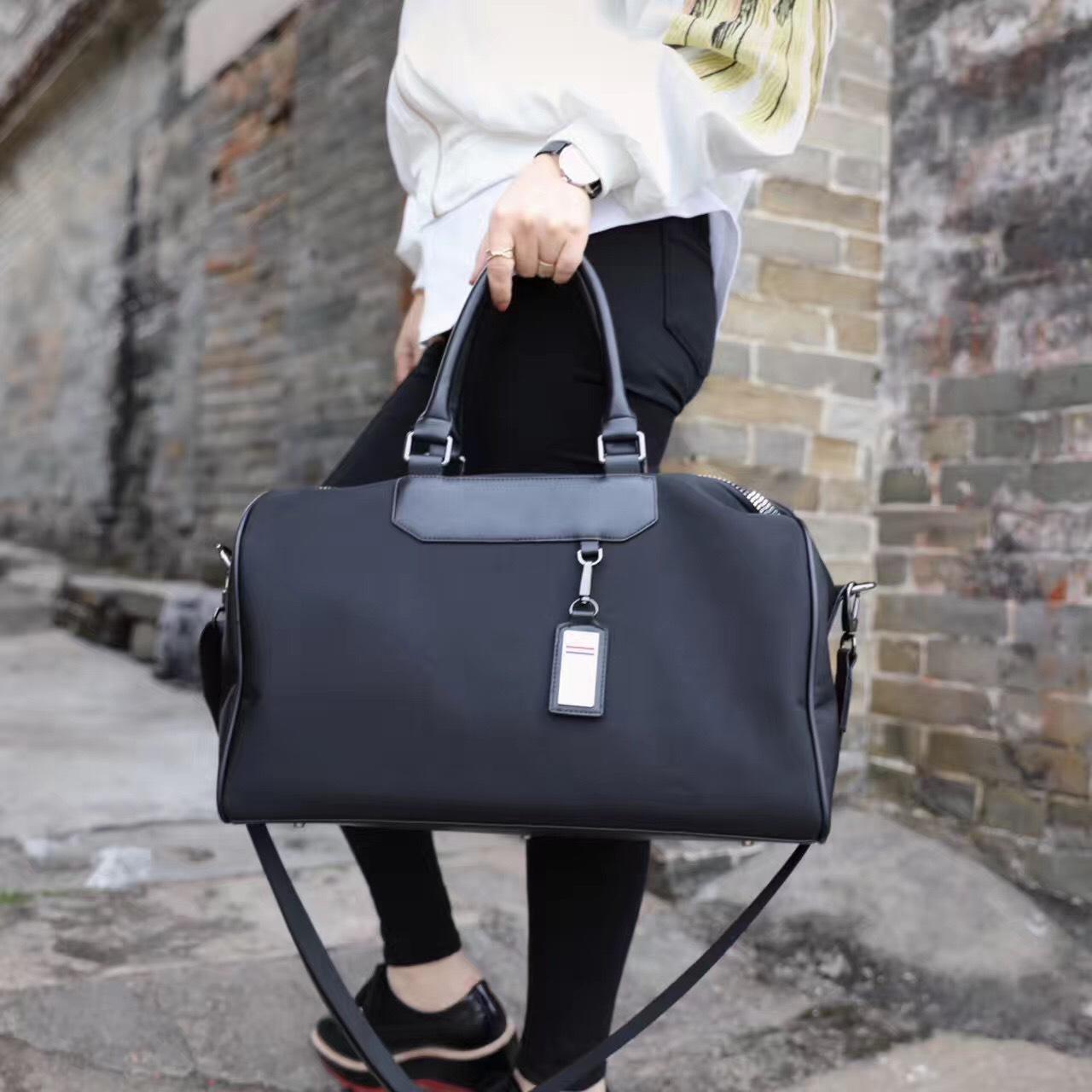 

Дорожная сумка из ткани Оксфорд, дорожная сумка, высококачественная водонепроницаемая ручная сумка через плечо He is a size 20. чёрный