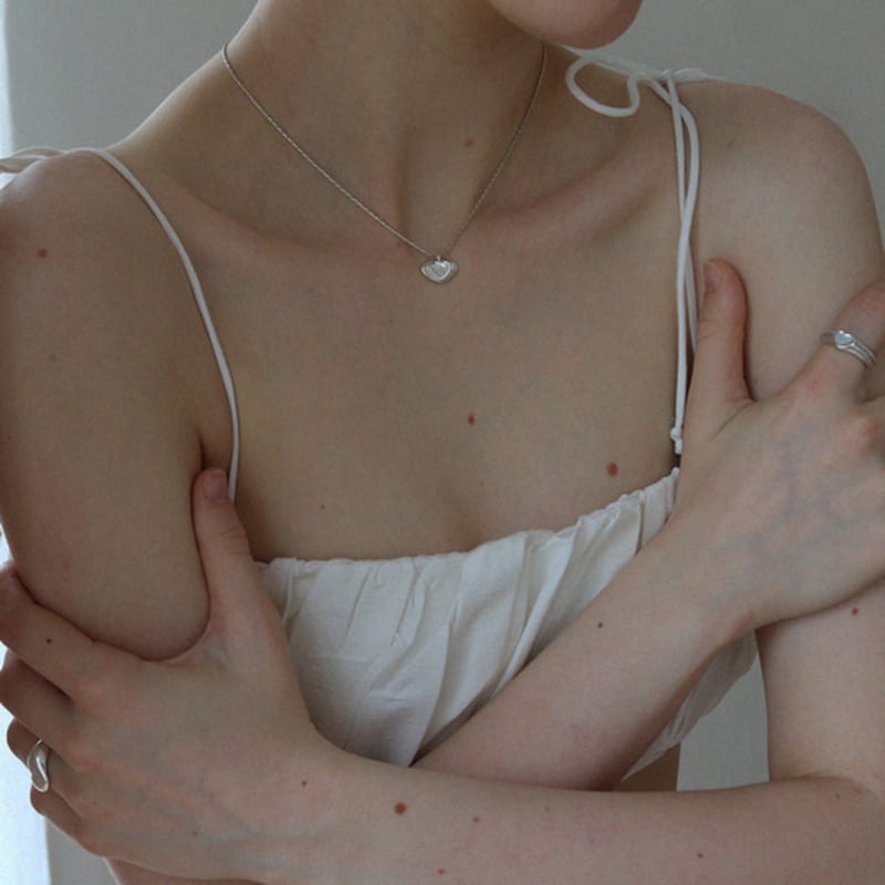 

STUDIO LEIGH LAYERED LOVE NECKLACE SILVER