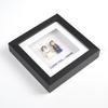 Lego Paar Figur Display: Quadratischer schwarzer Holz 3D-Fotorahmen
