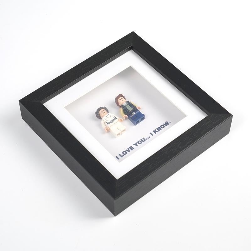 Lego Paar Figur Display: Quadratischer schwarzer Holz 3D-Fotorahmen