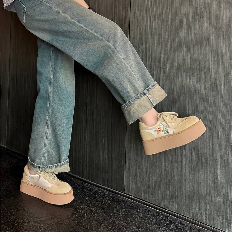 

Покажите длинные ноги~ Маленькие кроссовки на толстой подошве в немецком стиле для женщин, новинка осени 2025, ретро вышивка, повседневная спортивная обувь, одинарная обувь 40 абрикосовый