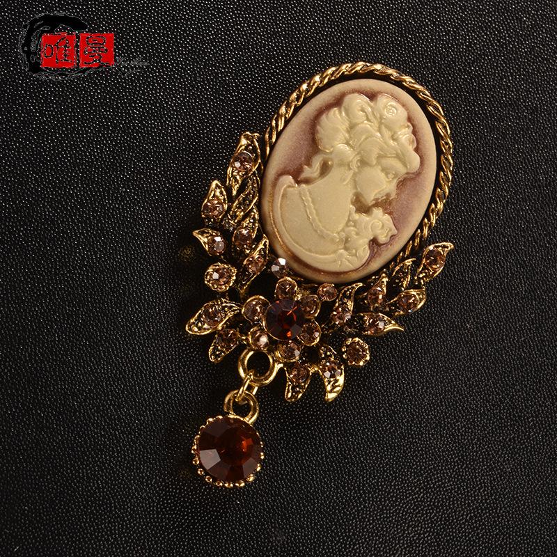 Elegant Rhinestone Brooch: Timeless Corsage Pin for Sweaters and Coats