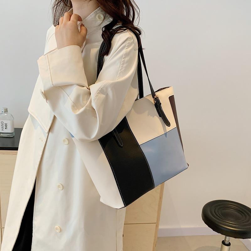 New trendy summer portable beautiful shoulder bag commuting large capacity tote bag women's underarm bag texture big bag