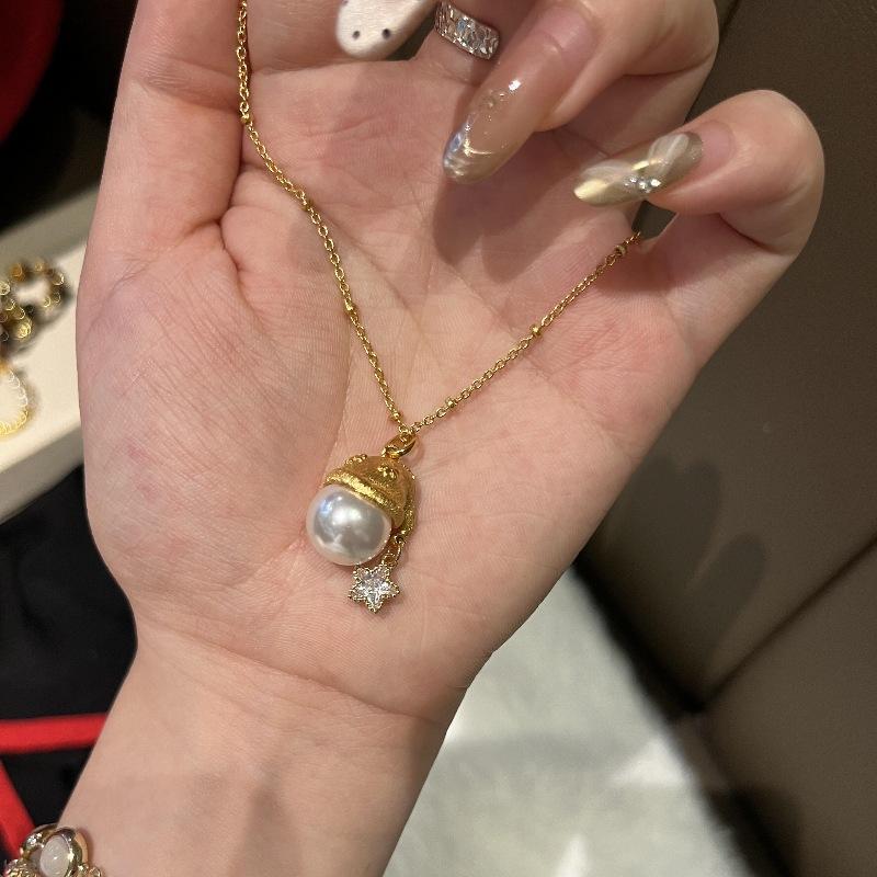French Light Luxury Retro Brushed Pearl Christmas Hat Star Necklace Niche Exquisite Celebrity Style High Sense Collarbone Chain