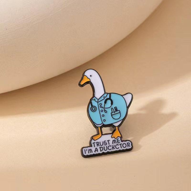 European/American Cross-border Creative Cute Big White Goose Puppy Brooch - Cartoon Animal Doctor Badge in Zinc Alloy