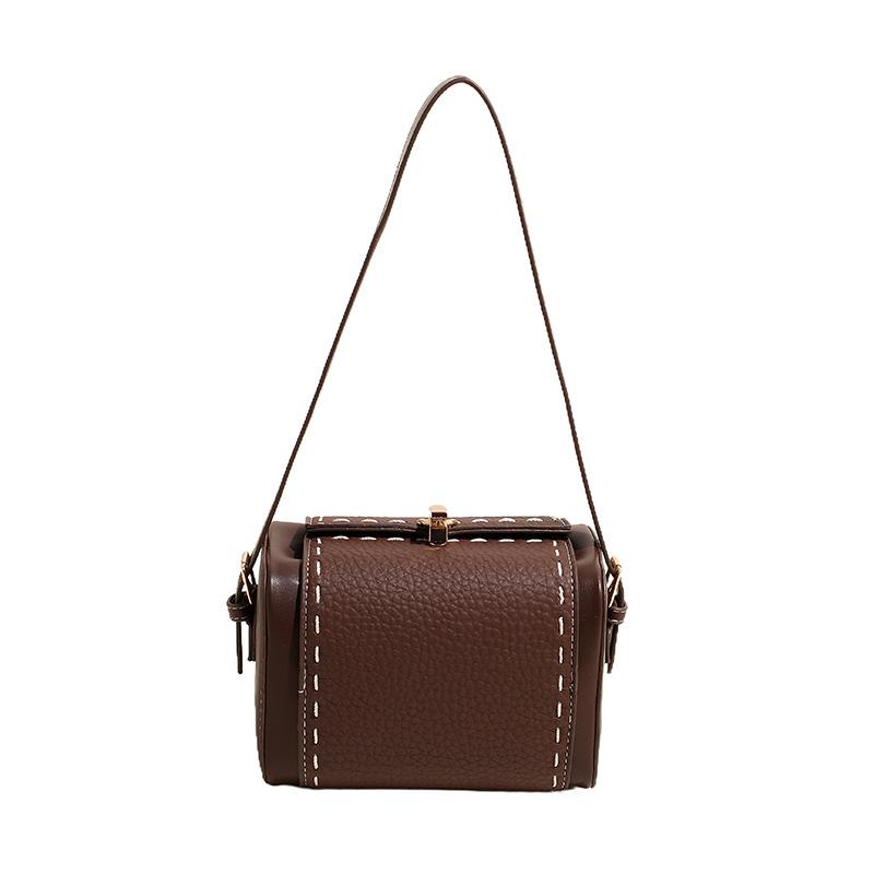 Autumn and winter small bag 2025 new Korean version fashion rivet shoulder bag ins Internet celebrity women messenger box bag pu