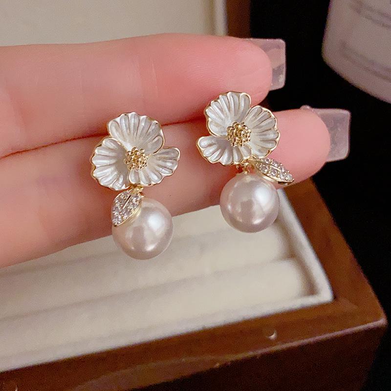 S925 Silver Needle Pearl Flower Earrings: Elegant, Luxury Niche Design for Summer