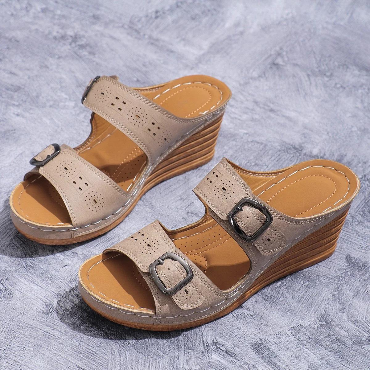 Модные летние женские туфли на танкетке на платформе — фото 8