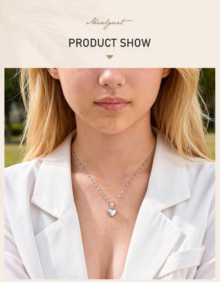 Women's Stainless Steel Heart Pendant Necklace Non-fading Clavicle Chain Fashion Jewelry