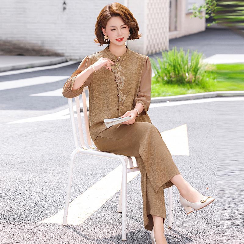 

Chic 2026 Summer Embroidered Two-Piece Suit for Stylish Moms 5XL (145-160 lbs)