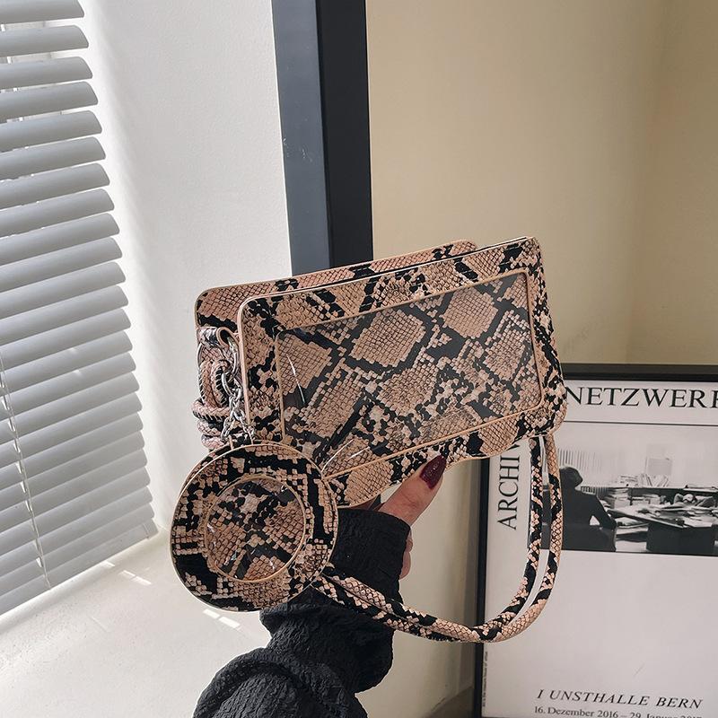 

Весна ретро новая корейская версия зарубежная сумка на плечо с узором змеиная кожа женская универсальная личность повседневная нишевый дизайн сумка-мессенджер хаки