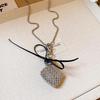 Retro Round Resin Necklace: Versatile, Fashionable High-End Clavicle Chain for Women