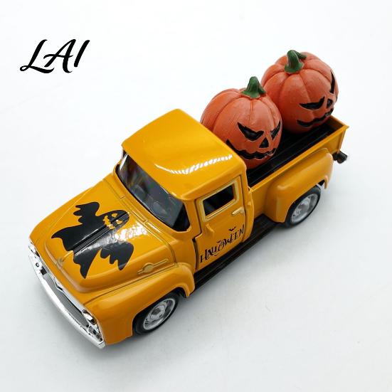 Collectible Miniature Truck Toy Halloween Pick-up Alloy Figurine Holding Pumpkin Vintage Car Statue Retro Desktop Decor Vehicle Ornament for Holiday