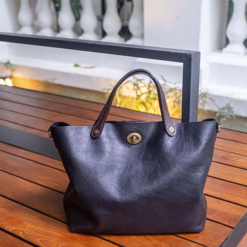 

Dou Xiaozhu Vintage Vegetable-Tanned Leather Shoulder Bag