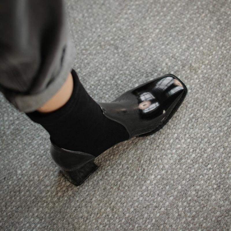 Autumn and winter women's Martin boots square head medium heel large size leather boots women's and Korean version patent leather new black medi