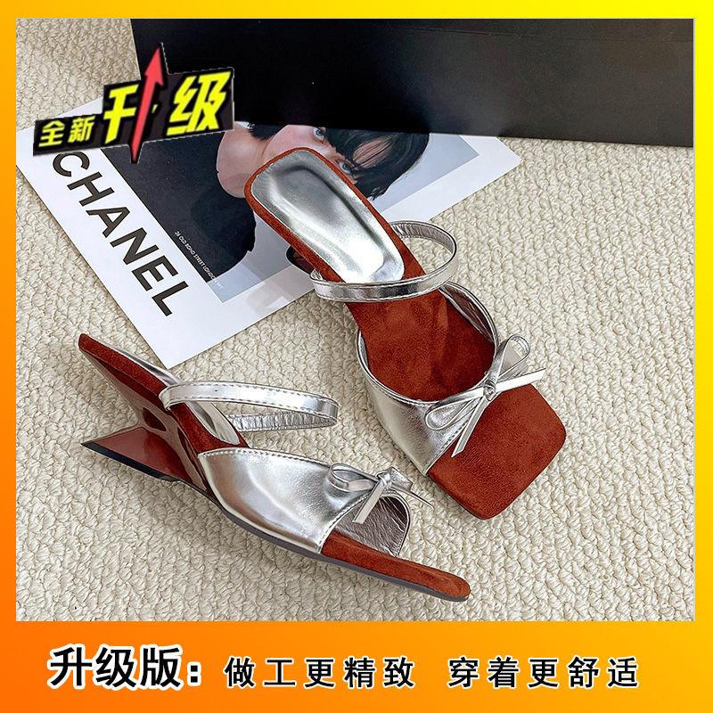 2025 neuer Sommer mit Rock tragen High Heels Slipper Französisch Retro Schleife Wort mit Keilabsatz Sandalen Damen