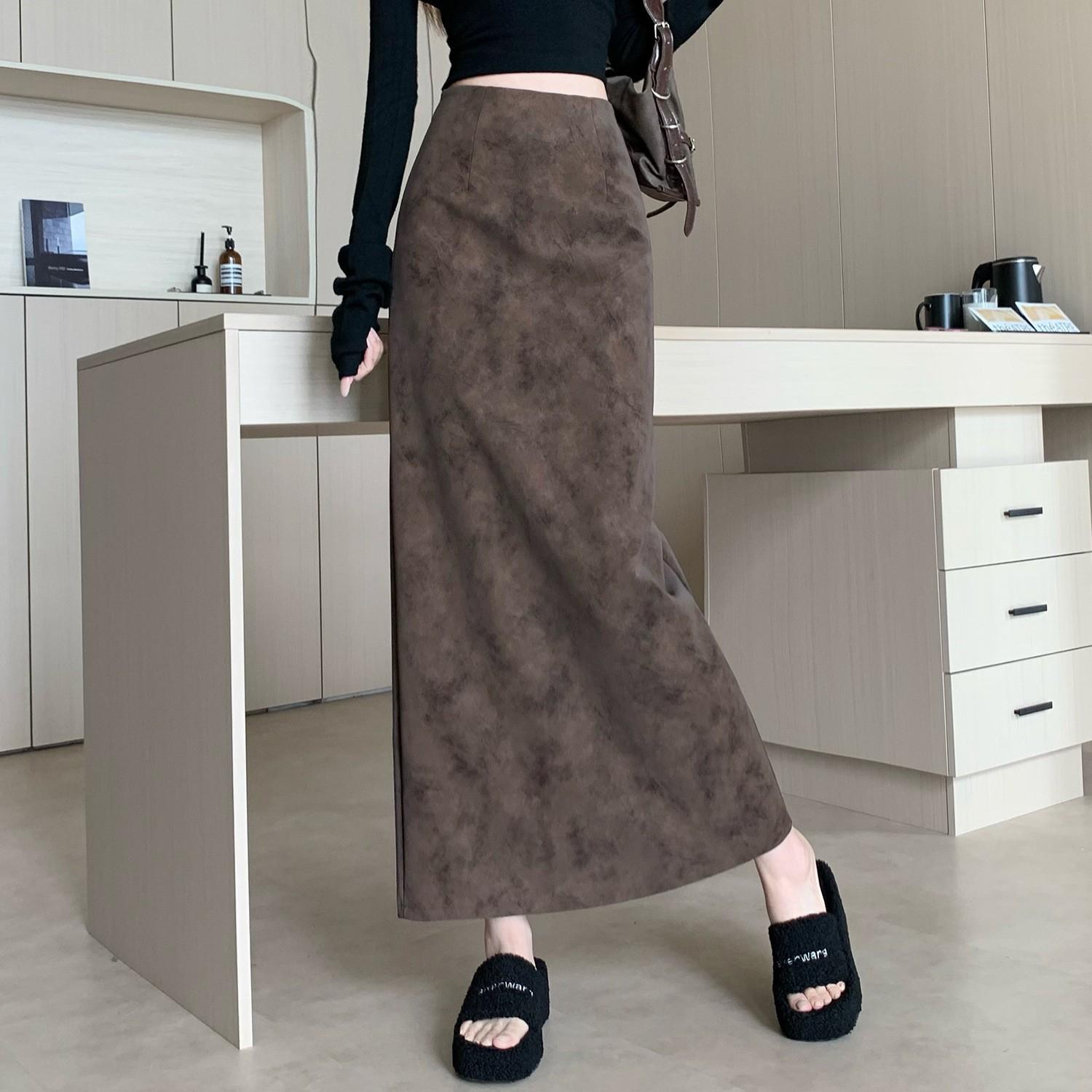 Кофейная ретро замшевая плюшевая юбка А-силуэта с высокой талией и разрезом - Женская коллекция Осень/Зима 2025 Large (L)