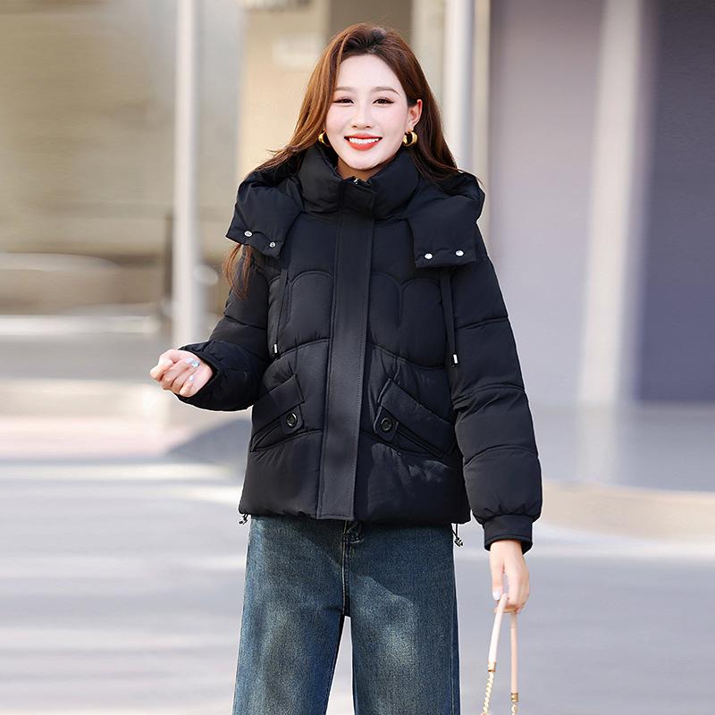 Zimní 2025 bavlněná bunda dámská krátká volná zateplená péřová bavlněná bunda módní zateplená teplá bavlněná bunda s kapucí
