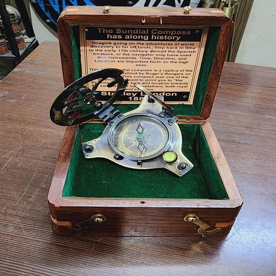 Boussole Pendule Vintage Avec Cadran Solaire - Laiton - Reproduction Artisanale - Gilbert & Sons Londres