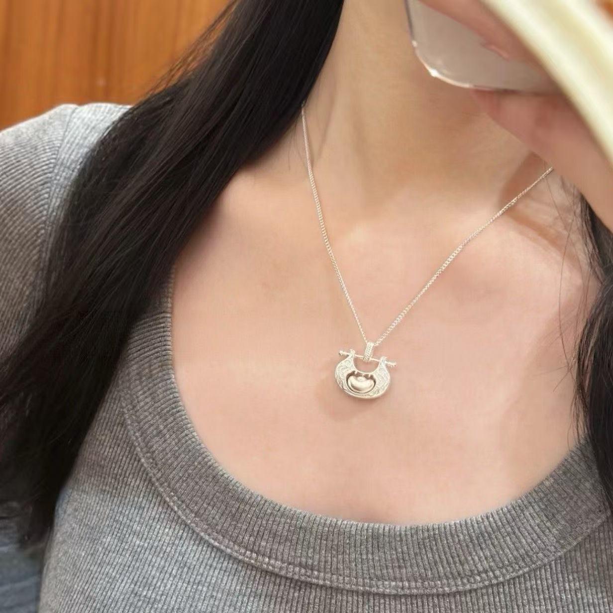 Retro Lucky Ingot Safety Lock Necklace: High-End Chinese Style Women s Pendant with Embossed Design