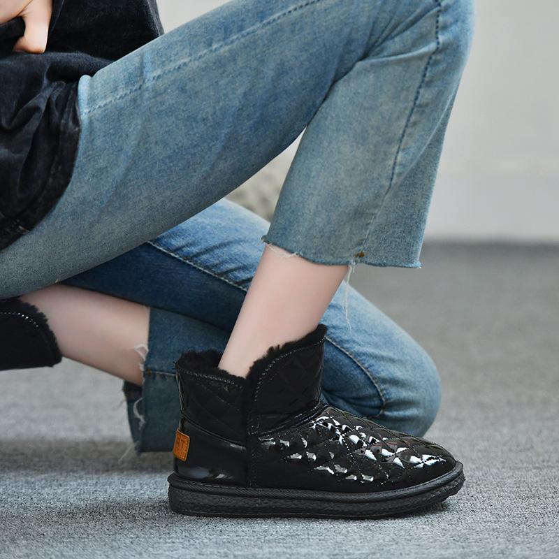 Thick-soled snow boots women's fur integrated 2025 new Zhou Dongyu same short tube winter velvet thickened cotton shoes