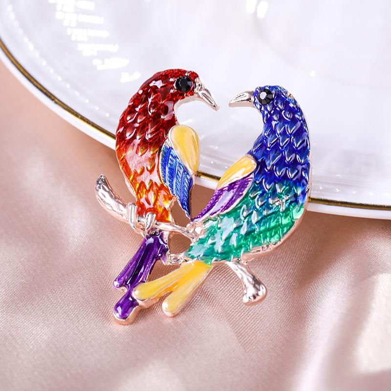 Korean Fashion Pearl Brooch Pin: Women's Anti-Exposure Collar & Bag Accessory