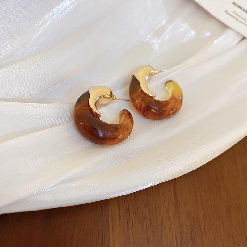 Maillard Resin C-Shaped Geometric Silver Stud Earrings - Retro & High-End Women's Fashion