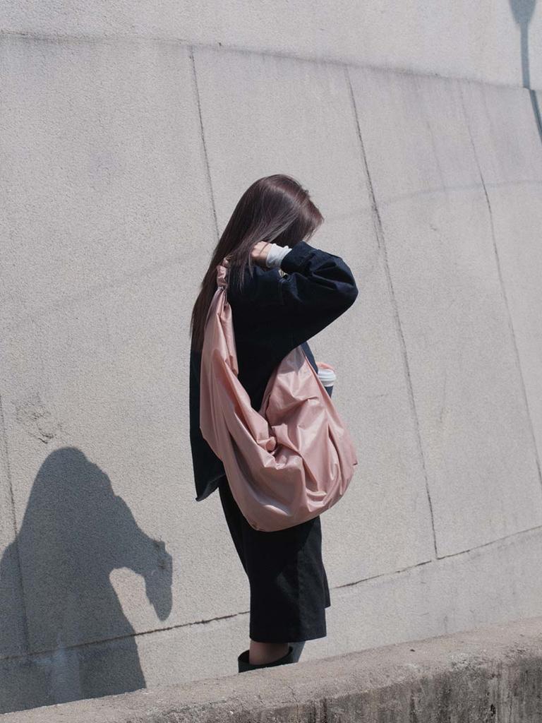 Acoc Glossy Large Tangle Twist Bag_Ash Pink