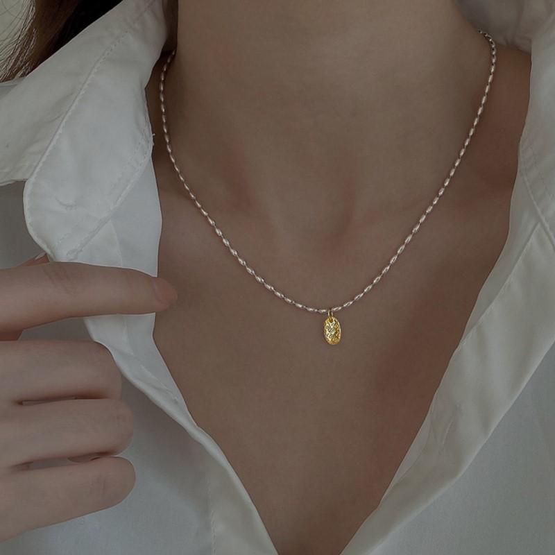 ANENJERY Grain Shape Letter Necklace for Women Simple Retro Design Clavicle Chain Party Jewelry Gifts