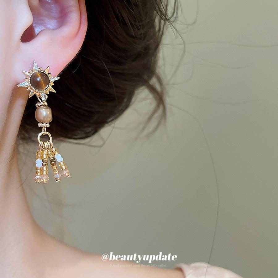 Antique Resin Pearl Tassel Stud Earrings - Silver Needle, High-End Retro Fashion for Women