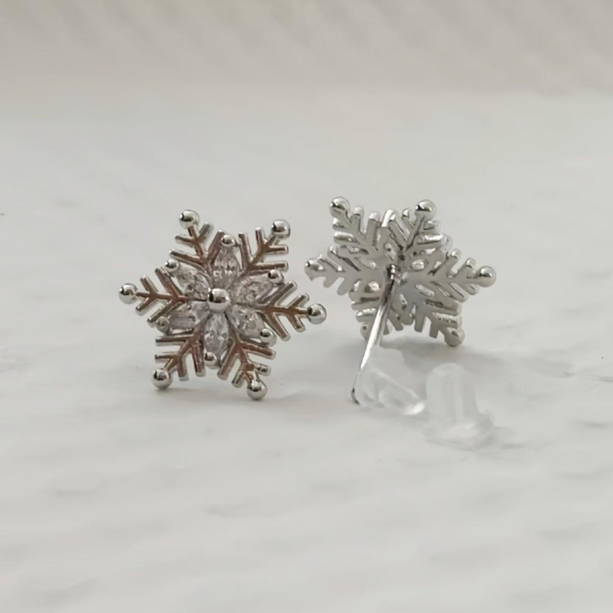 Изящные серьги-гвоздики «Снежинка» – Элегантный дизайн «Ледяной цветок», украшенный камнями, для женщин