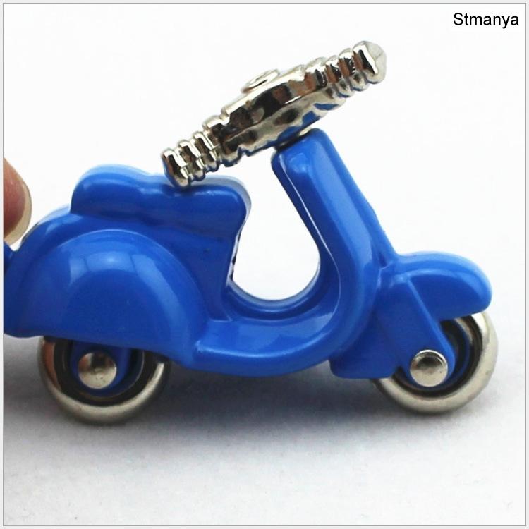 New Motorcycle Key Chain Charm Metal Keychain Men Women Car Key Ring 4 Color Key Holder Best Gift Jewelry