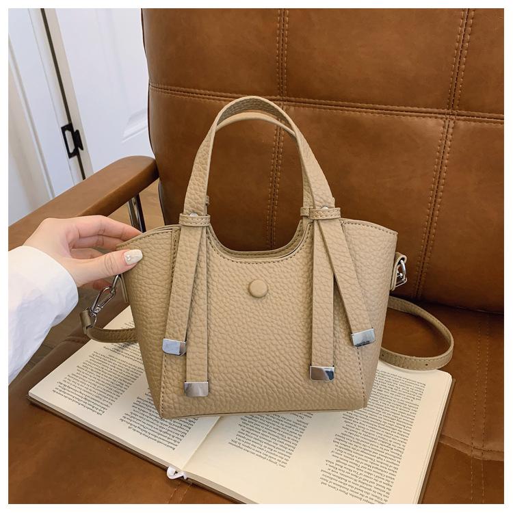 Niche Fashion Hand-carried Bucket Bag Women's Simple and Versatile Going Out Shoulder Bag Trendy Women's Messenger Bag