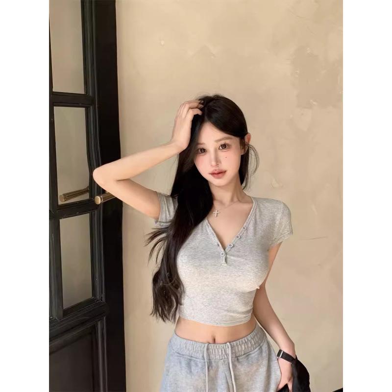 Women's Gray V-neck Cropped Slim Fit Short-Sleeve T-shirt: Chic, Sweet, Cool, Spicy Summer Style
