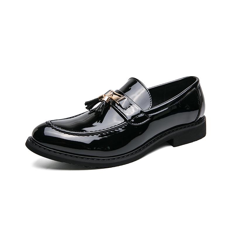 Spring New Style Glossy Patent Leather Men's Tassel Pointed Toe Business Casual Shoes.