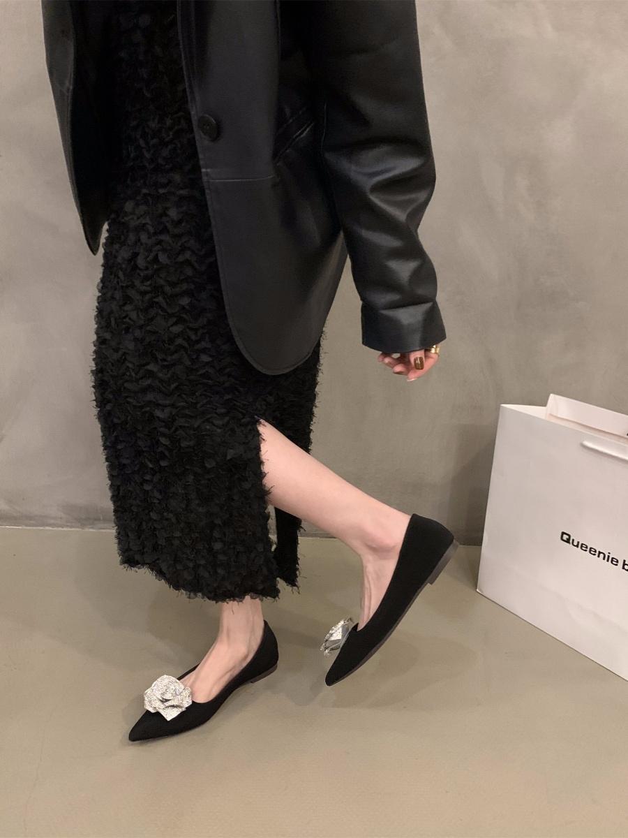 

Fashion Flat Shoes for Women 2025 New Spring and Autumn Flower Diamond Black Pointed Large Size Women s Shoes 43 44 Ladies Loafers Women 44 чёрный