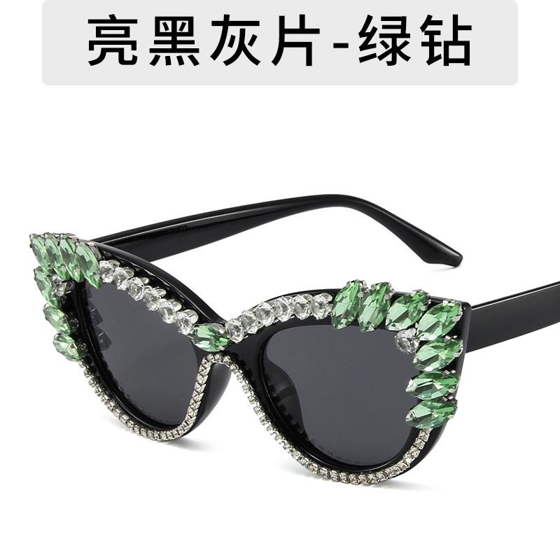 

Elegant Diamond Cat Eye Sunglasses Women Fashion Personalized Trendy Sun Glasses Female Crystal Big Frame Vintage Sunglasses