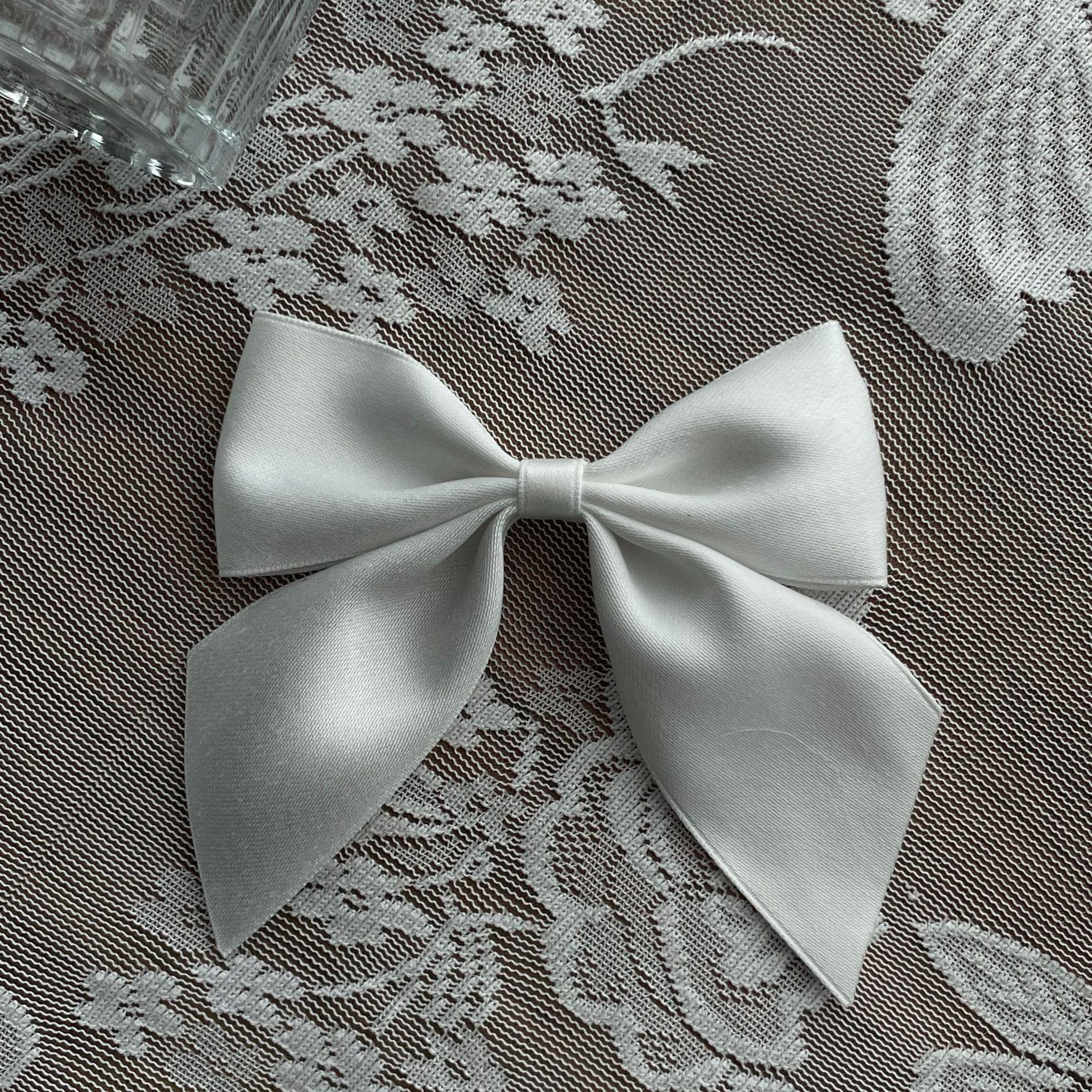 Elegant French White Cotton Bow Brooch - High-End Niche Pin for Coat or Suit